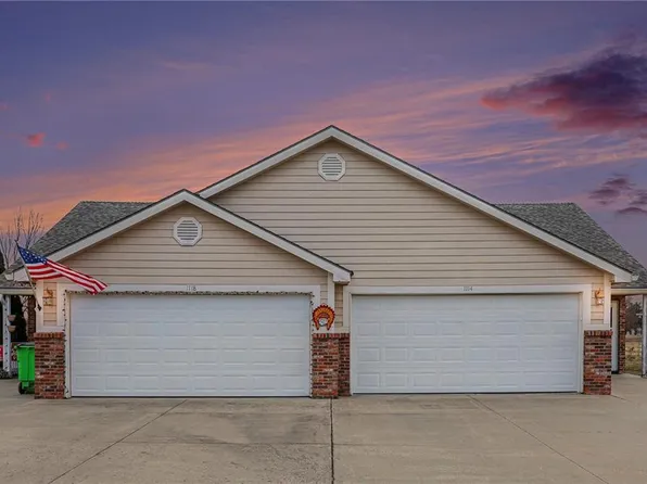 1114 Pebble Beach Ln, Ottawa, KS 66067
