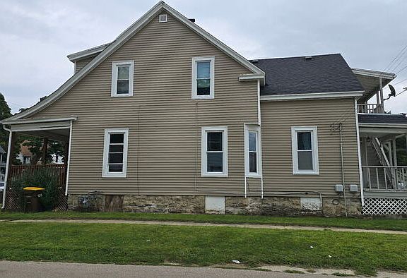 3rd image of 1209 Revell Ave #1