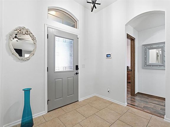 5th image of 104 Broadway Cir