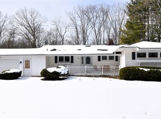 391 Hickory Hill Rd, Chagrin Falls, OH 44022