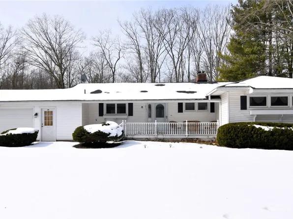 391 Hickory Hill Rd, Chagrin Falls, OH 44022