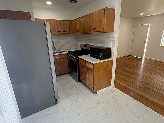 4th image of 2622 S Green St Unit B