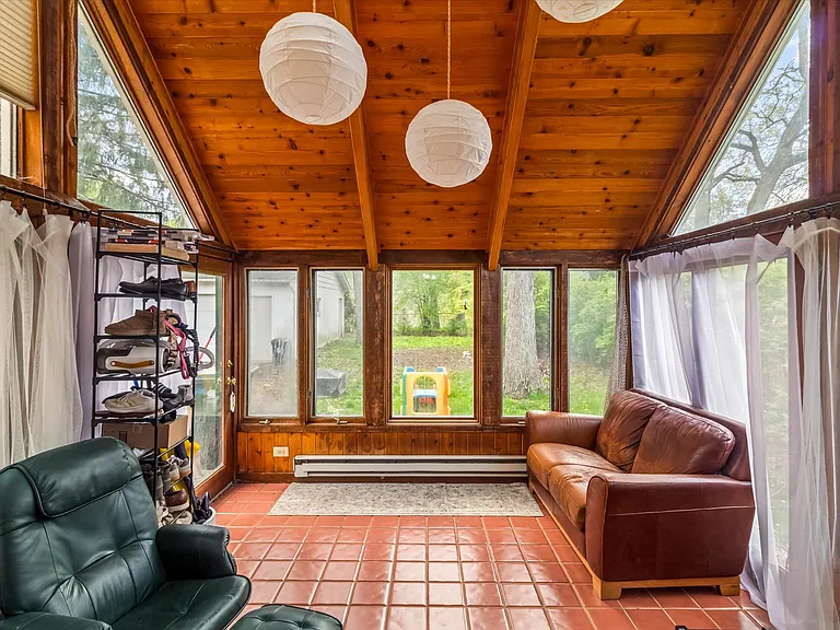 745 Greenview Pl — Photo 8