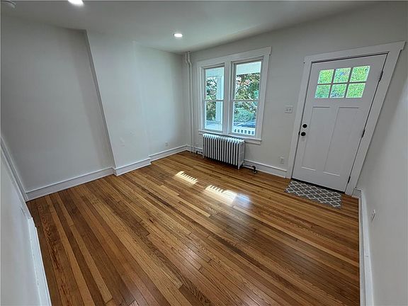 4th image of 712 Church St