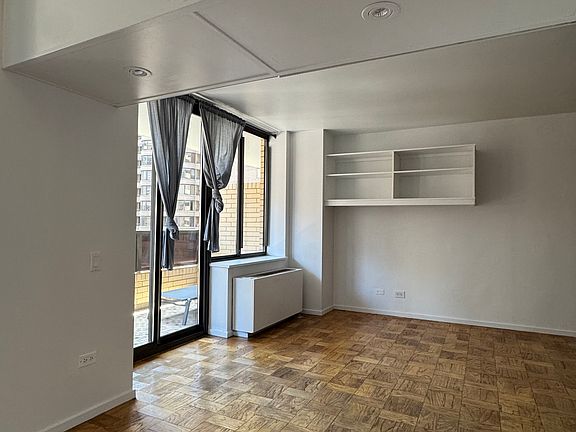 3rd image of 311 E 38th St APT 9C
