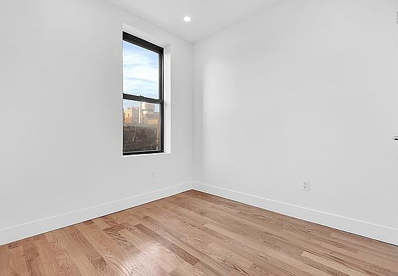 4th image of 34-44 32nd St #3A