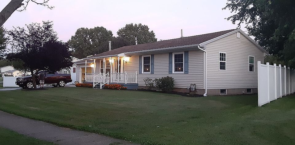 1st image of 10015 Holly Dr