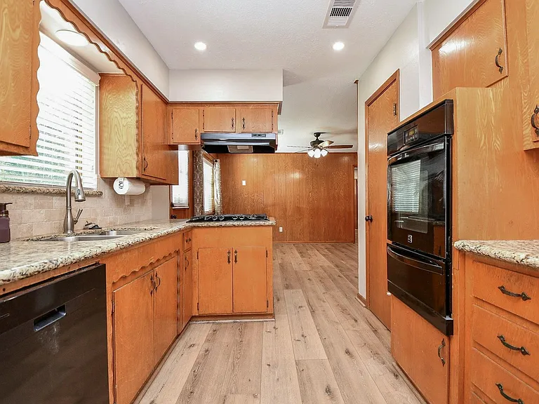 2303 Willow Blvd — Photo 16