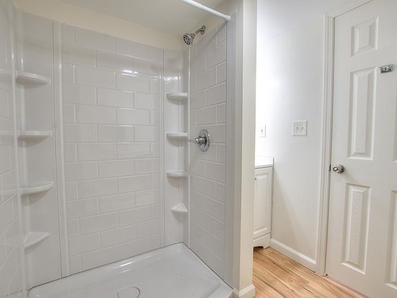 5th image of 1553 Saint Clair St