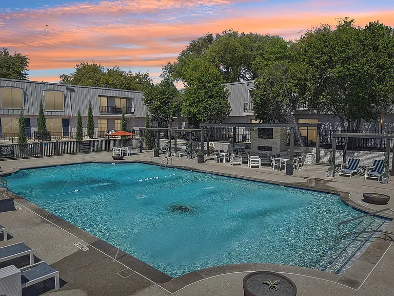 The Ashley at Bluffview Apartments — Photo 55