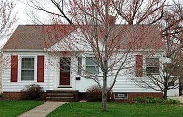 1st image of 370 Parkside Dr