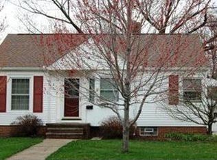 370 Parkside Dr, Bay Village, OH 44140