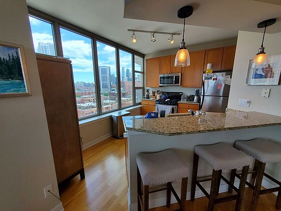 5th image of 200 N Jefferson St APT 1304