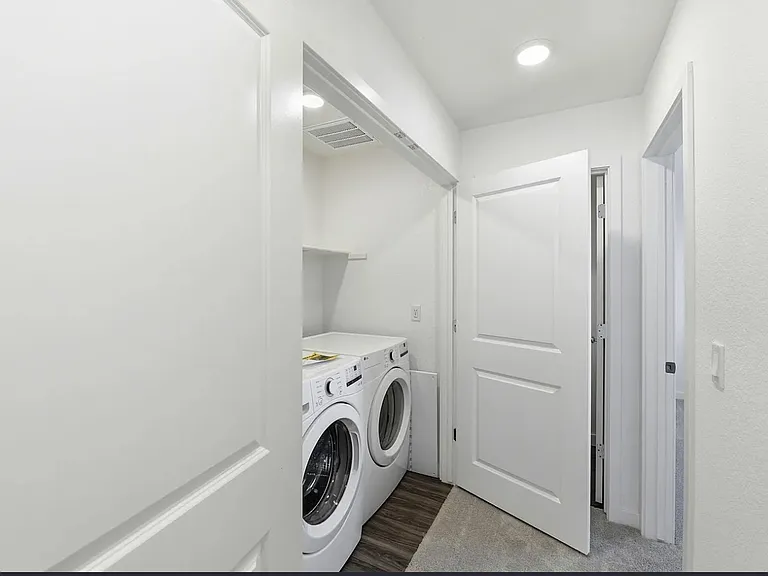 1211 Leonhardt Loop — Photo 6