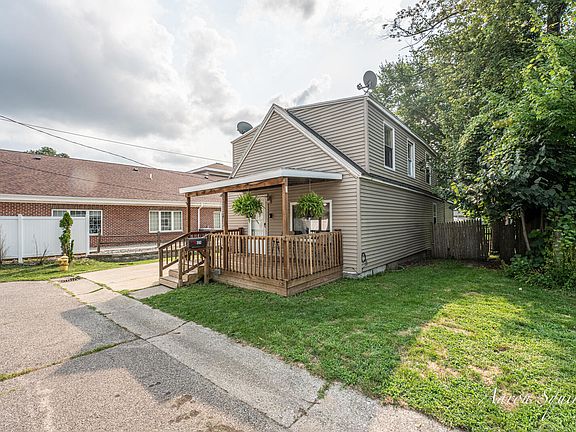 3rd image of 2163 Galewood Ave SW
