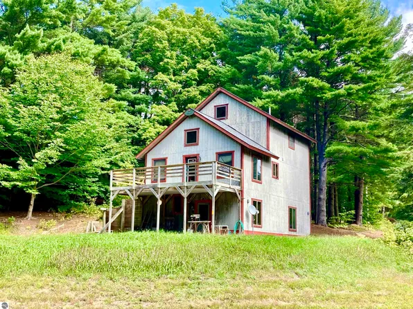 10388 S Maple City Rd, Maple City, MI 49664