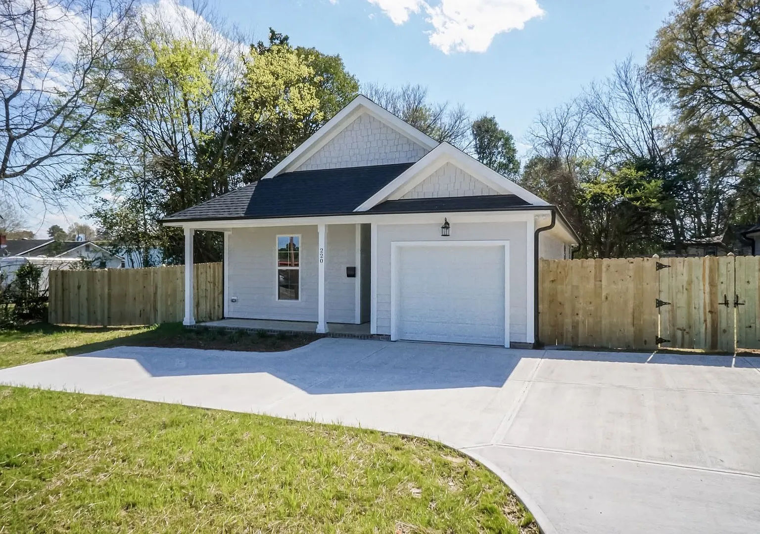Three Bedroom Home! — Photo 4