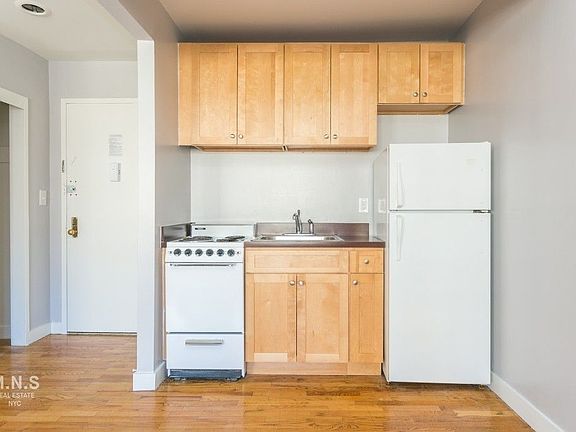 5th image of 345 W 30th St APT 4A