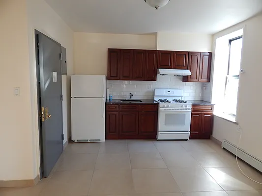 Rented by Capri Jet Realty Corp | media 11