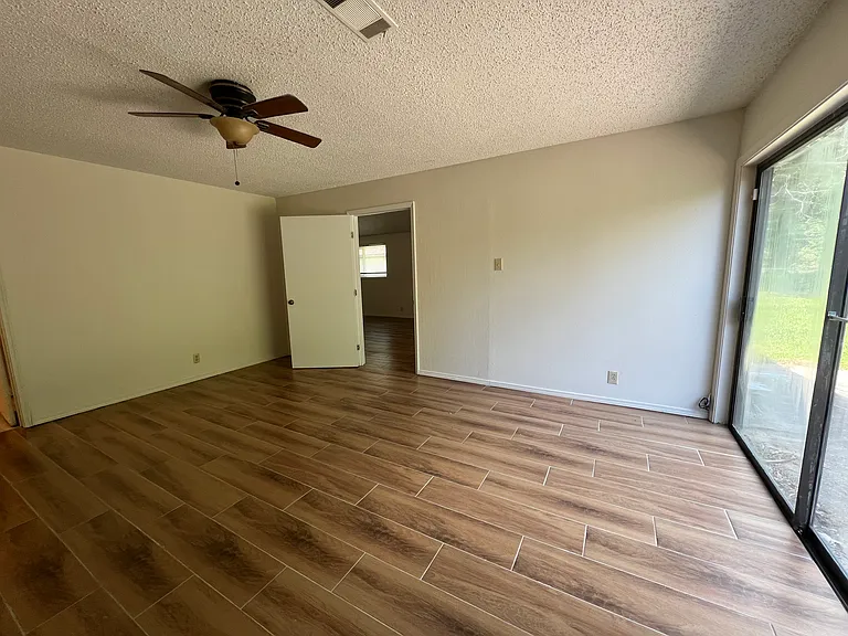 38 Colonial Dr #B — Photo 9