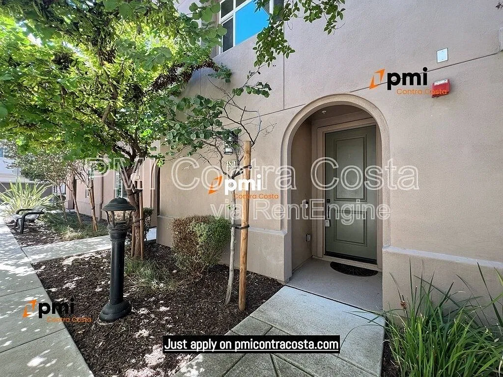 3 bed, 2.5 bath, 1598 sqft, $3,595 — Photo 1