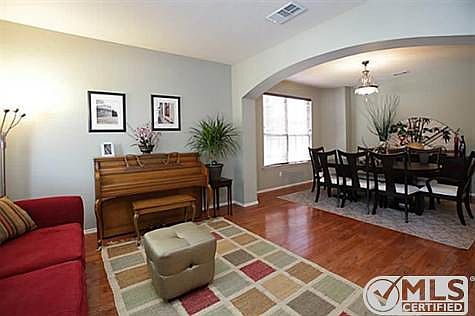 4th image of 1516 Westchase Dr