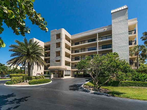 2nd image of 1045 Ocean Dr APT 303