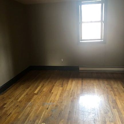 3rd image of 75 Lafayette Ave #3