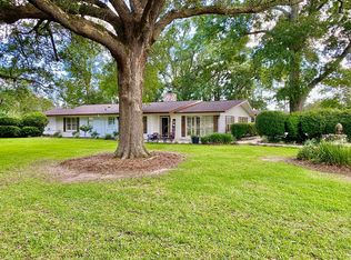 718 S Van Ostrand Ave, Winnie, TX 77665