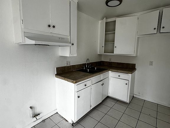 2nd image of 133 N Glendora Ave #A