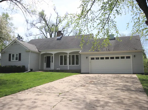 3303 W Fairway Dr, McHenry, IL 60050