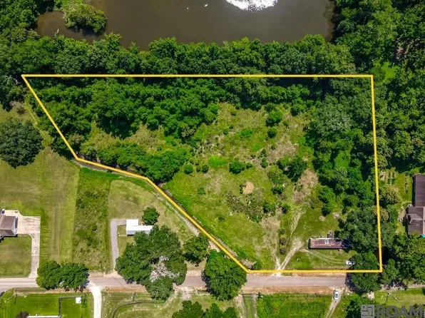 11036 Lakeview Dr, Geismar, LA 70734