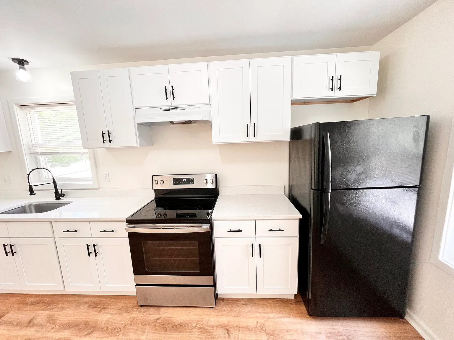 2 bed, 1.5 bath, 1890 sqft, $1,750 — Photo 3