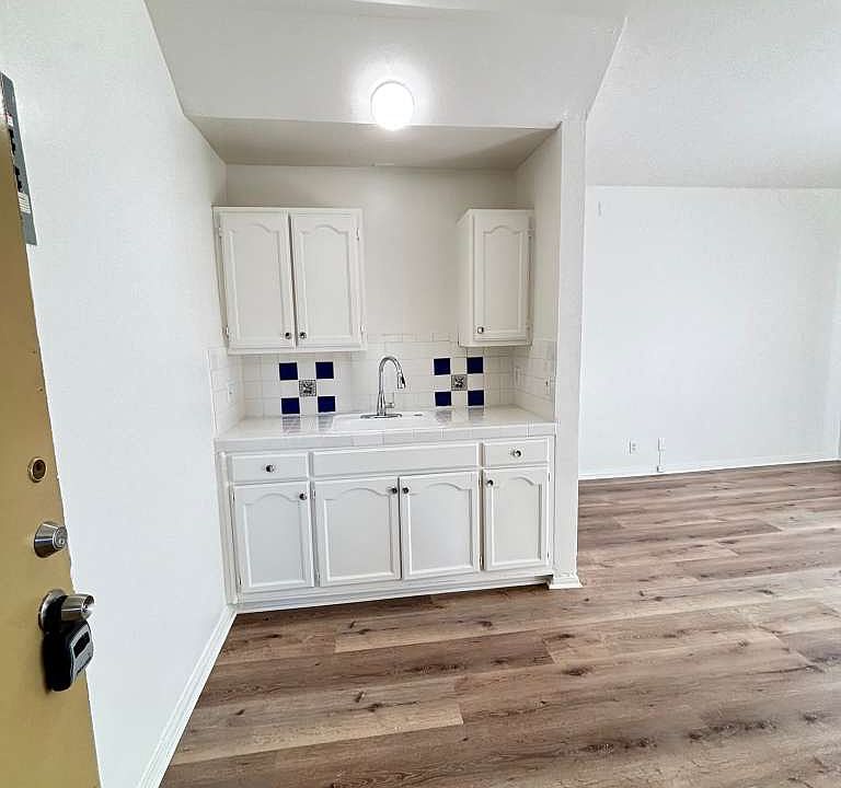1st image of 619 S Normandie Ave APT 5