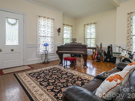 3rd image of 411 W Union St