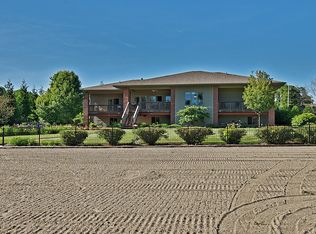 15986 Pebble Beach Dr, Bloomington, IL 61705