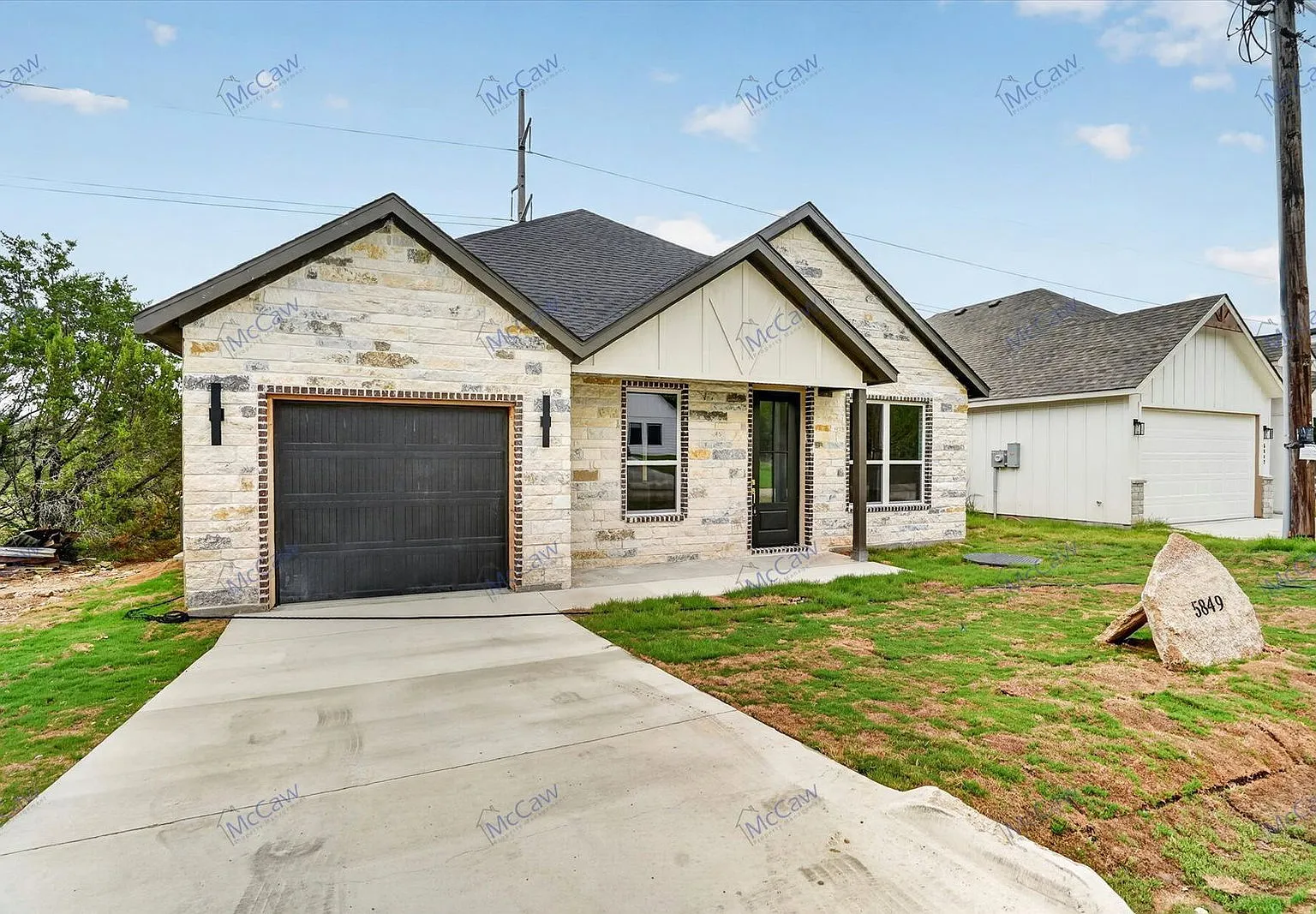 3 bed, 2.0 bath, 1307 sqft, $1,950 — Photo 2