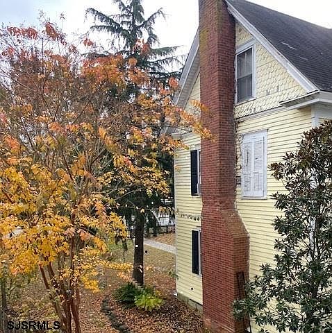2nd image of 801 Shore Rd