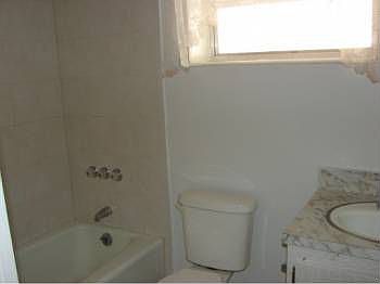 5th image of 3120 SW 47th Ave