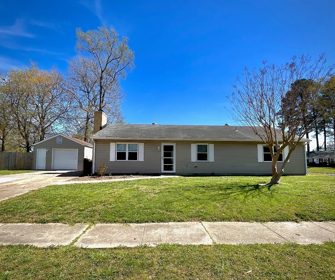 4 bed, 1400 sqft, $2,400 — Photo 1
