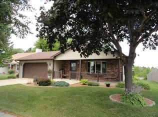 1606 Briarwood Ln, Hartford, WI 53027