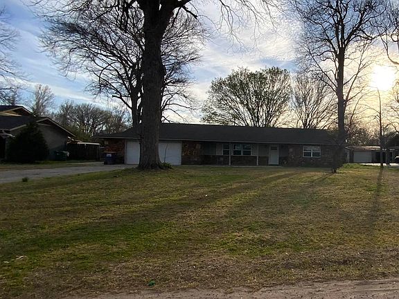 2nd image of 3006 Riverside Dr