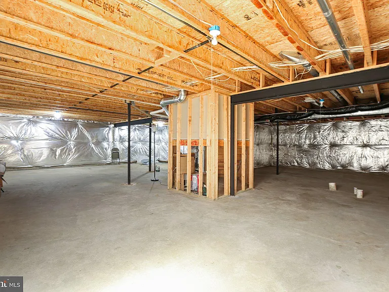 1002 Dorthea Ct — Photo 33