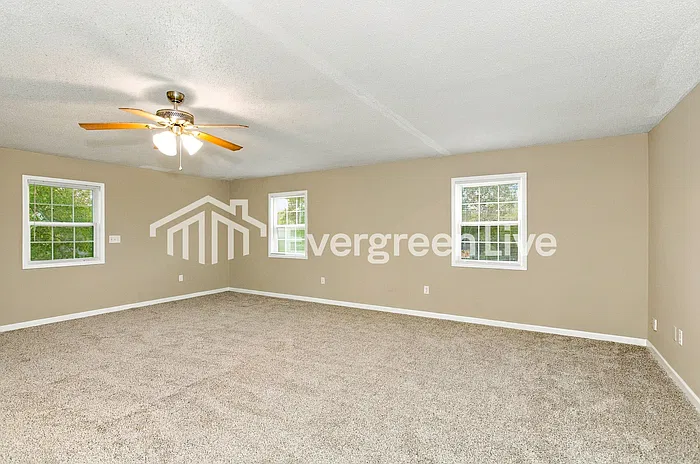 5 bed, 2.0 bath, 2861 sqft, $1,745 — Photo 4