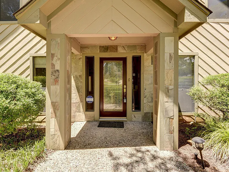 10045 Valley Dr S — Photo 5