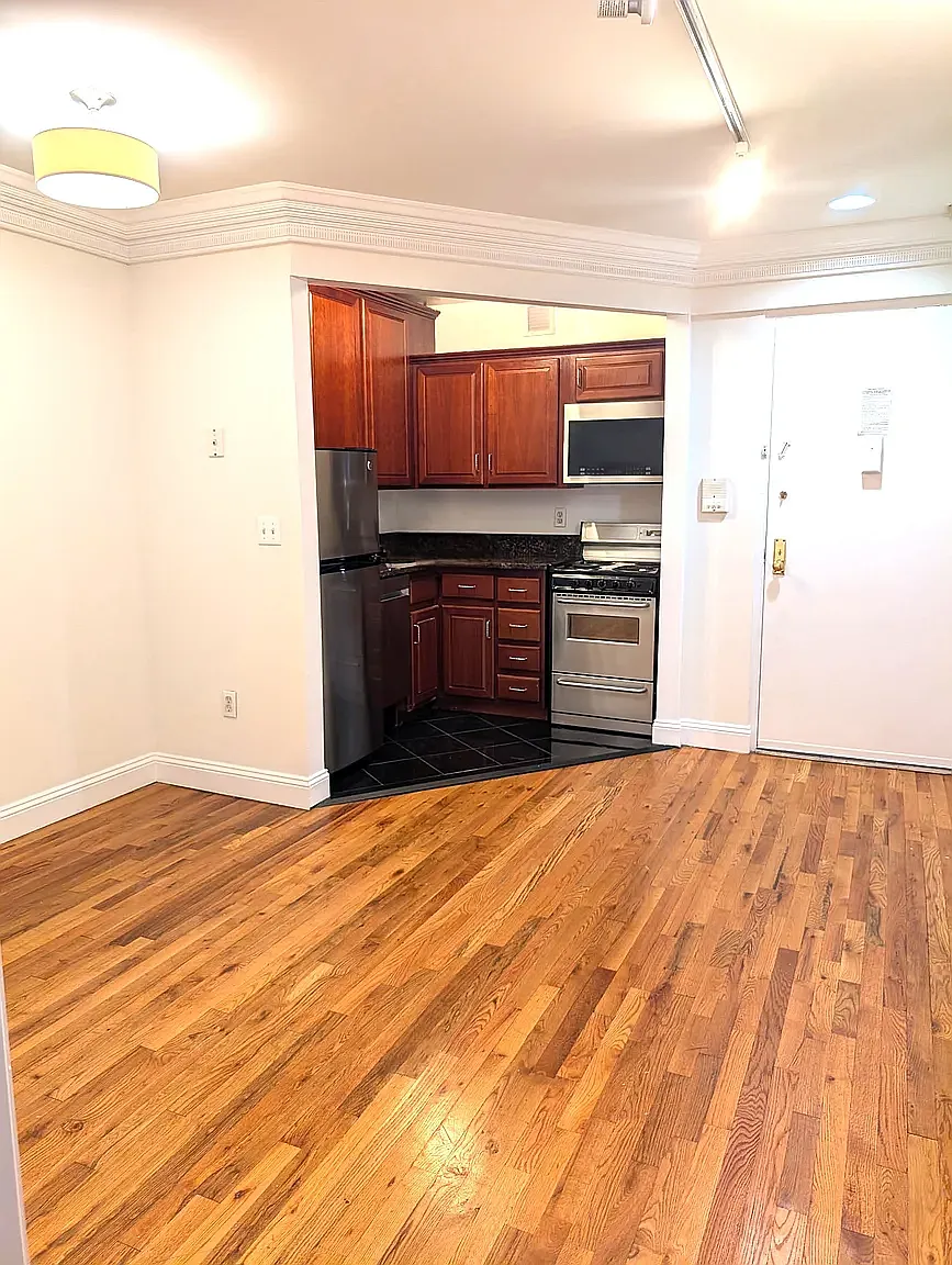 525 West 49th Street — Photo 1
