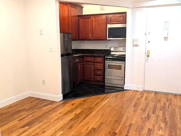 525 W 49th St APT 3C, New York, NY 10019