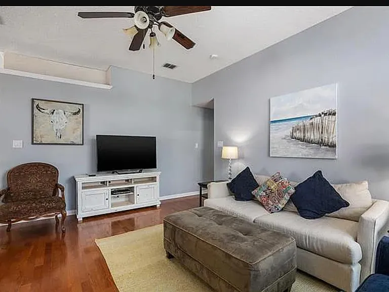 11012 Alexandria Dr — Photo 10