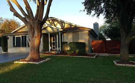 3rd image of 2117 Andover Dr