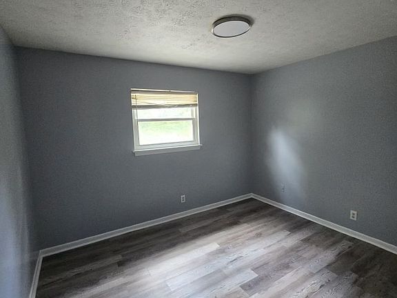 5th image of 3104 Springfield Dr APT 4